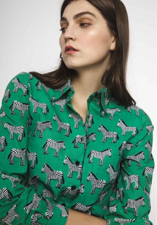 camisa-verde-estampado-cebras-zoom