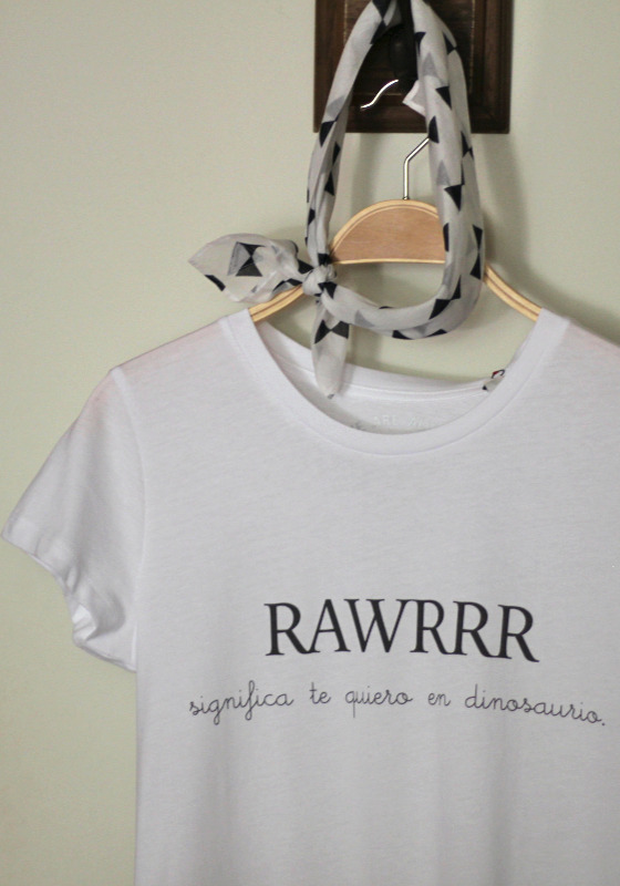 camiseta-rawr-significa-te-quiero-en-dinosaurio