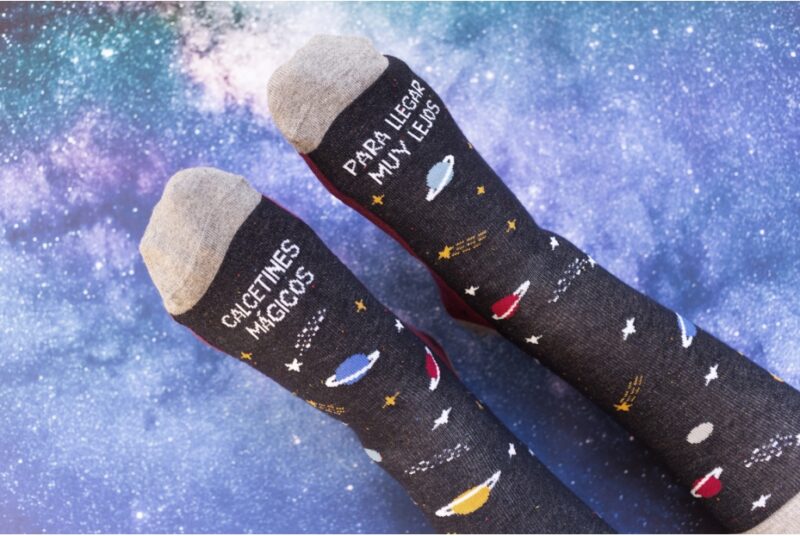 calcetines-magicos-para-llegar-muy-lejos-espacio-frase