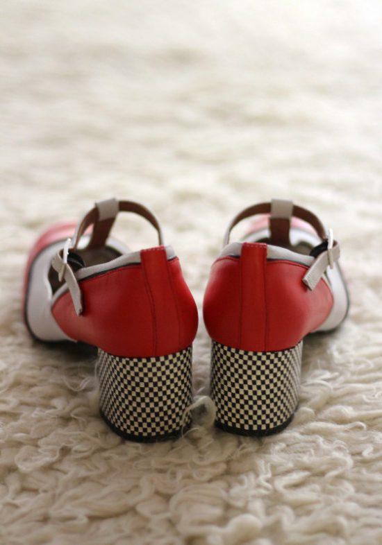 zapatos-tacon-bajo-rojos