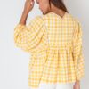 blusa-amplia-bonanza-cuadros-amarillos