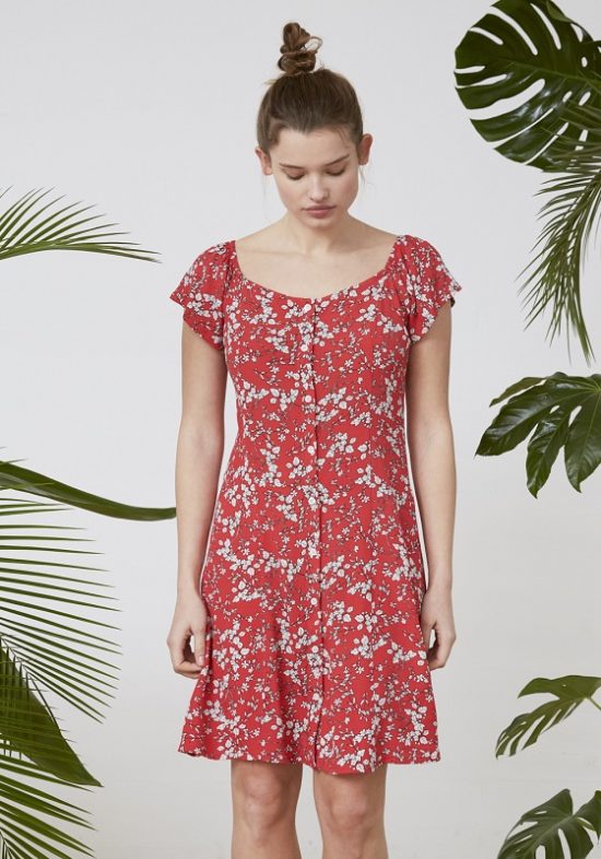 vestido-corto-rojo-estampado-floral-escote-mexicano