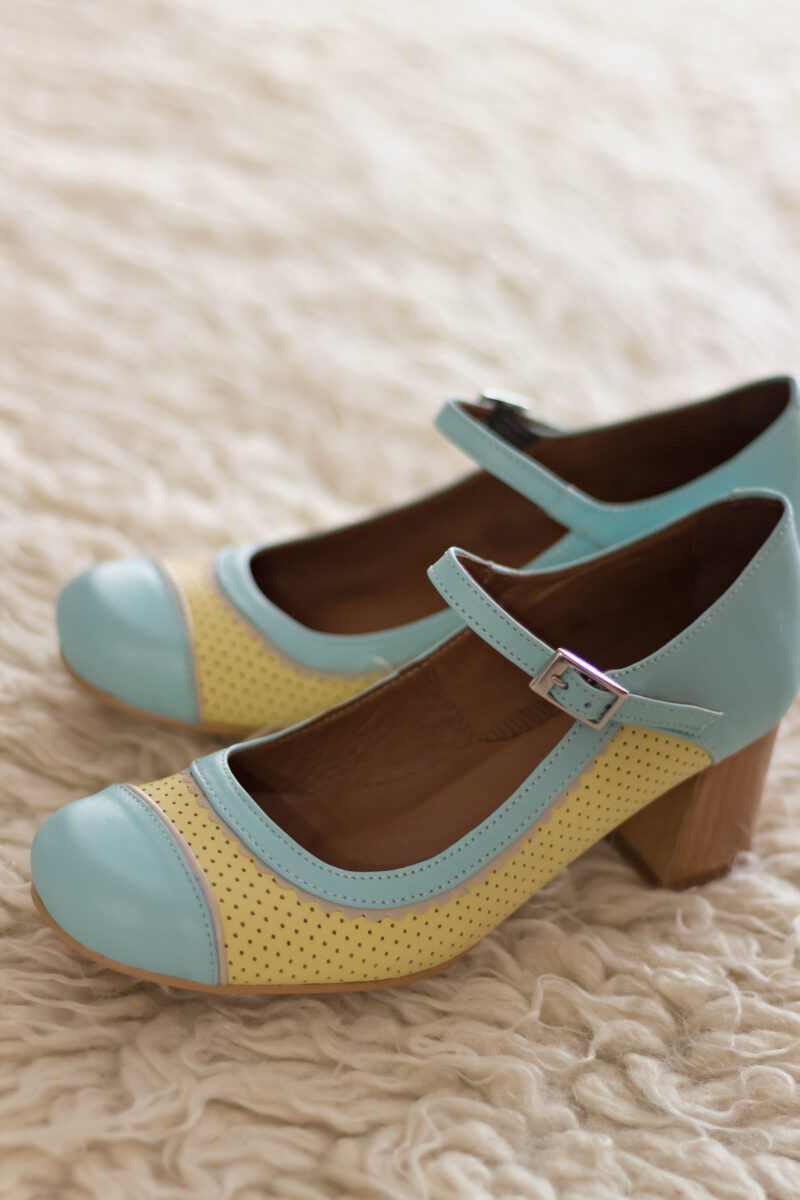 zapato-vintage-amarillo-celeste-pinup