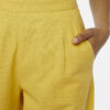 pantalones-amarillo-algodon-bolsillos