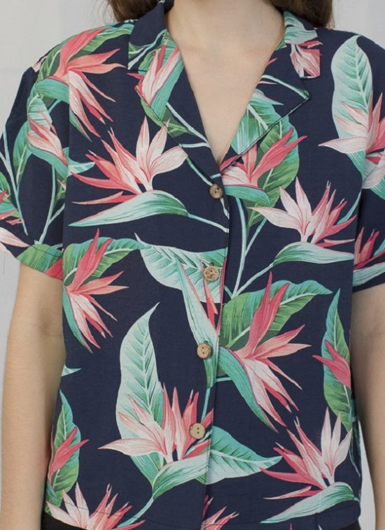 camisa-estampado-flores-tropical