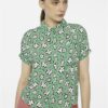 camisa-verde-flores