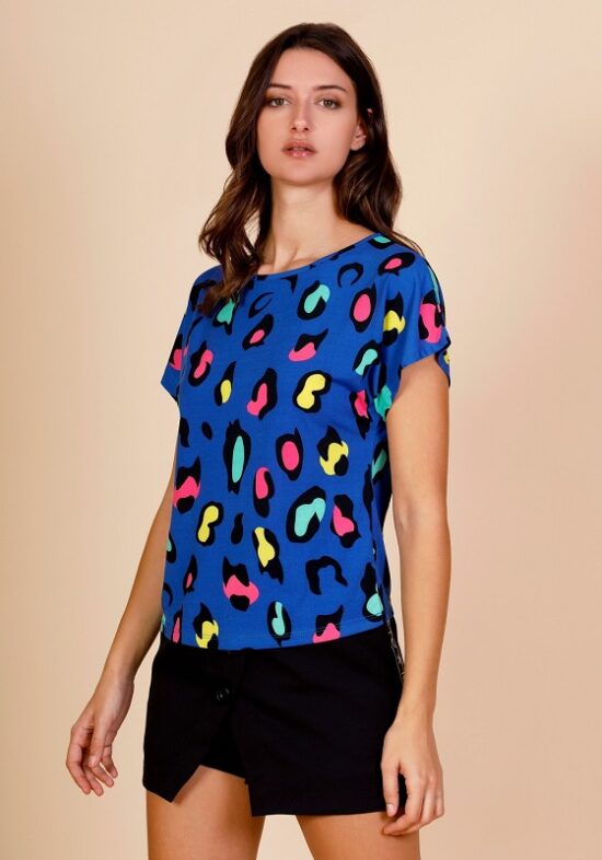 camiseta-azul-estampado-leopardo