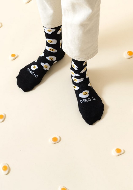 calcetines-divertidos-te-quiero-un-huevo