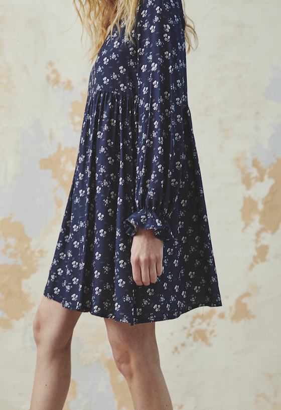 vestido-azul-estampado-flores-vintage