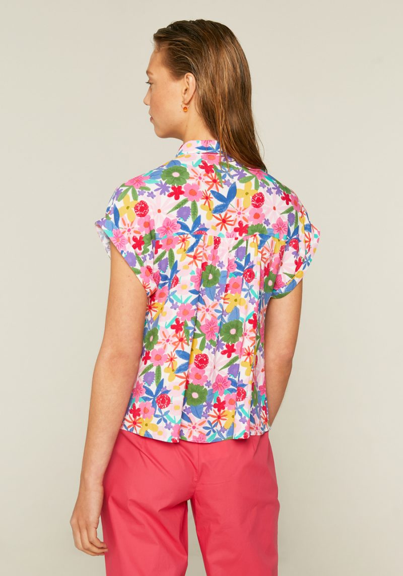 camisa-estampado-flores-coloridas